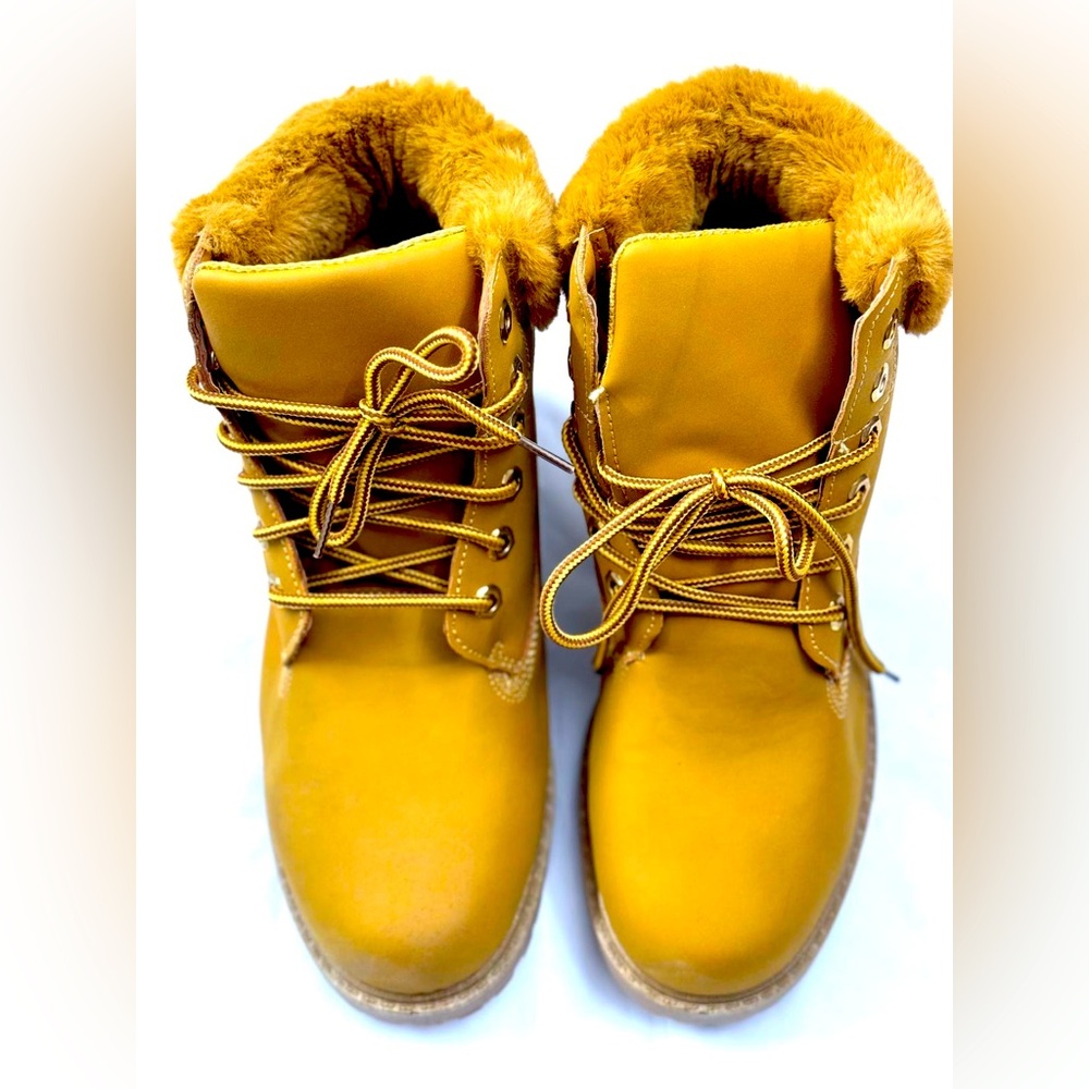 Top Moda ladies boots size 9‎